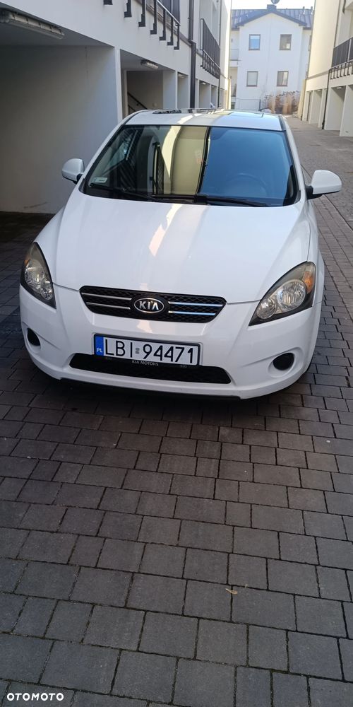 Kia Ceed - 1