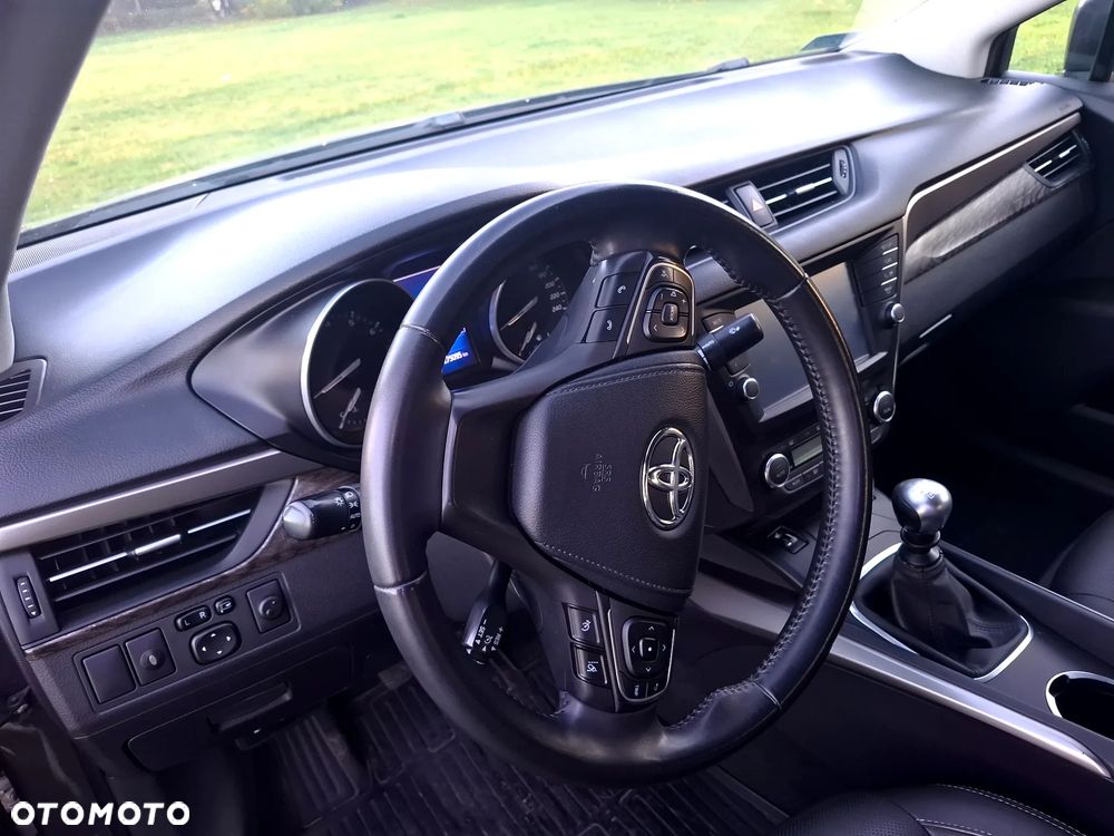 Toyota Avensis - 25