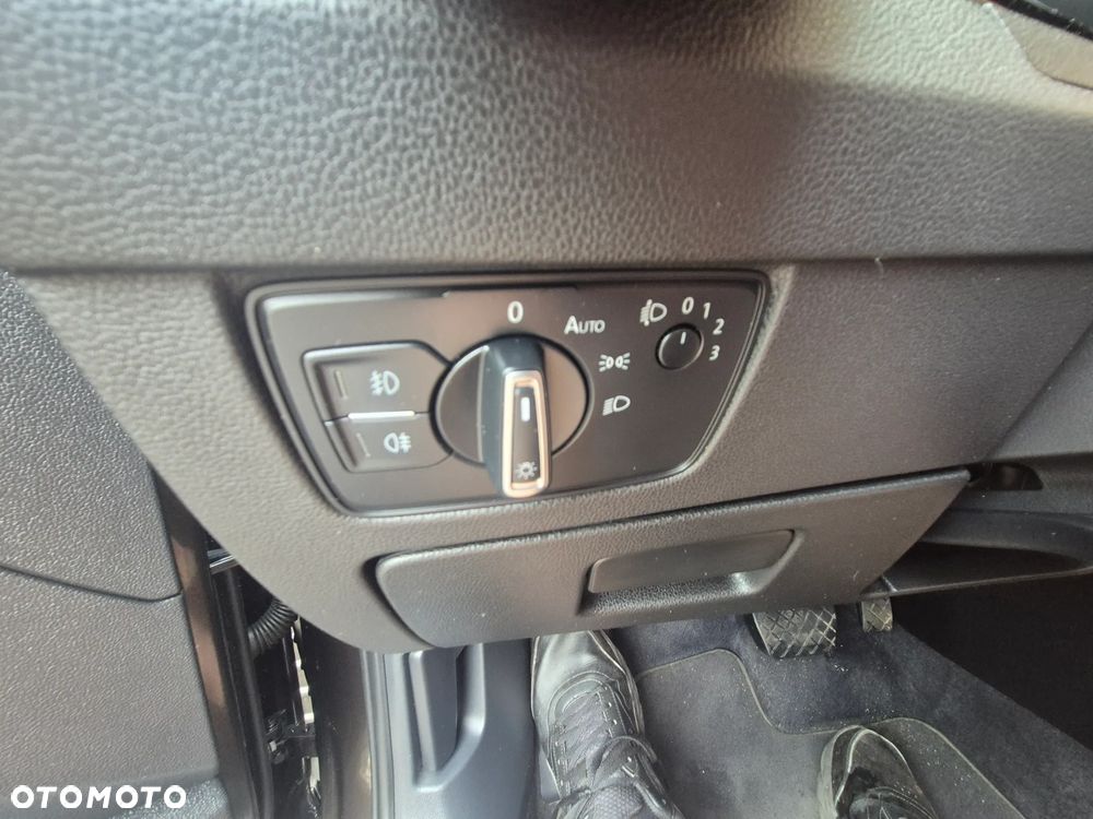 Volkswagen Passat 2.0 TDI (BlueMotion Technology) DSG Comfortline - 13