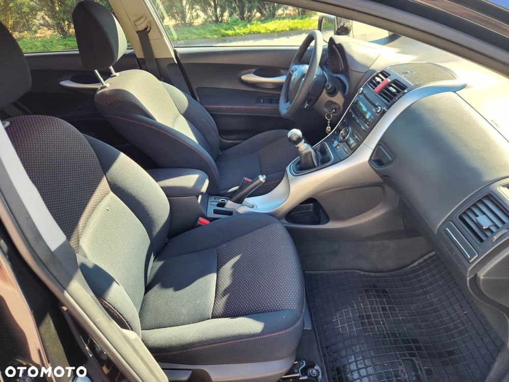 Toyota Auris - 11