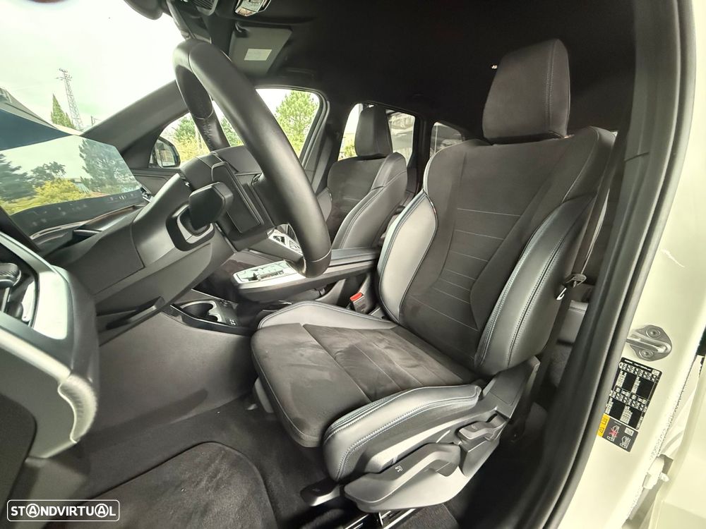 BMW iX1 eDrive20 Pack Desportivo M - 41