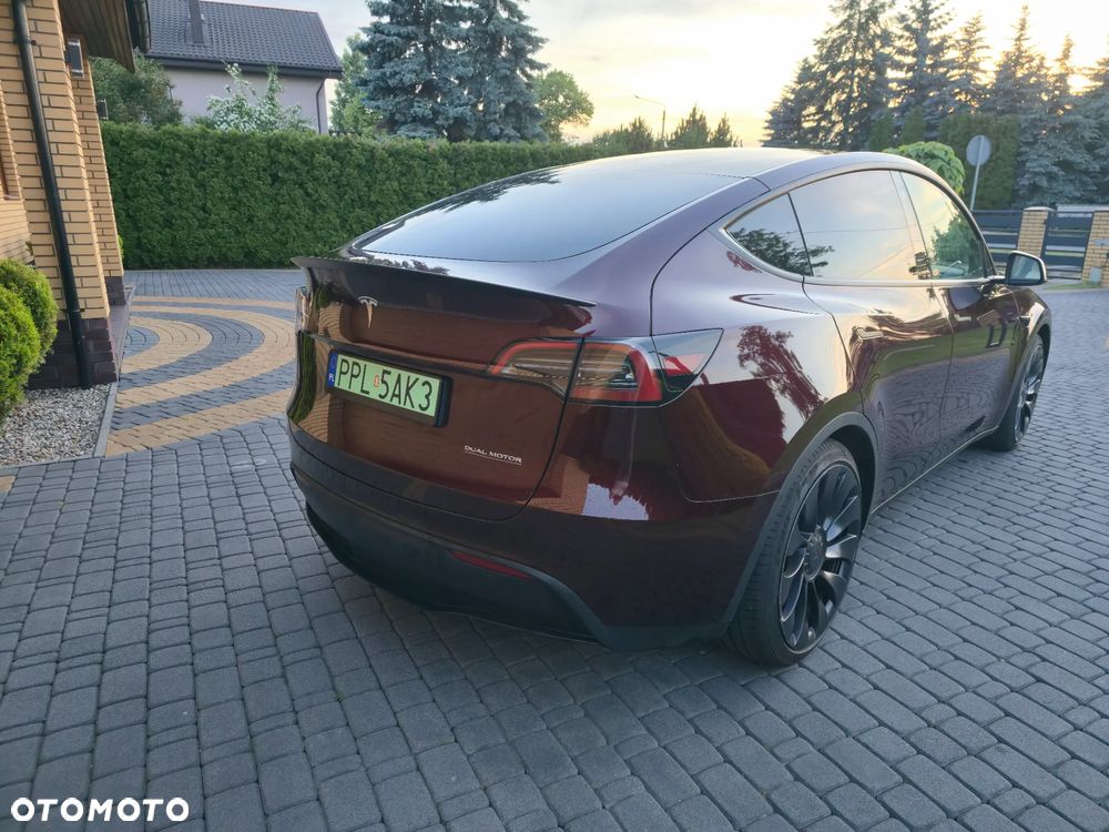 Tesla Model Y - 4