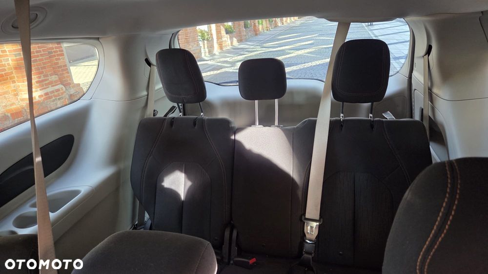 Chrysler Pacifica - 8