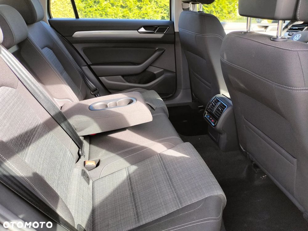 Volkswagen Passat 2.0 TDI SCR DSG - 5