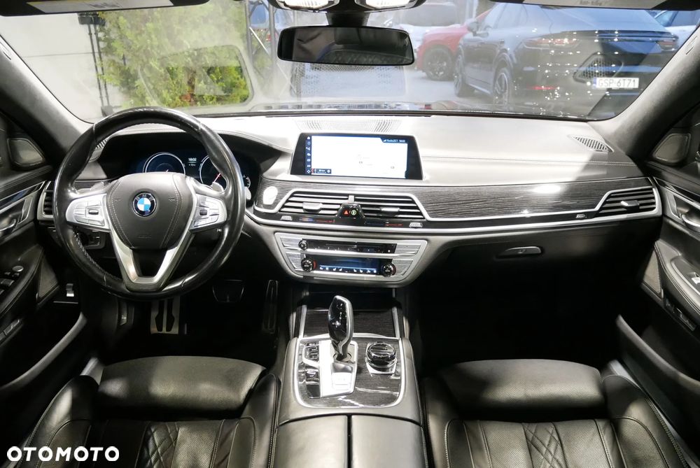 BMW Seria 7 750i xDrive - 18