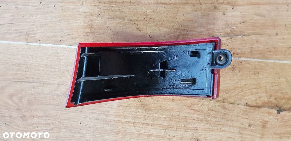 OPEL OMEGA B KOMBI ODBLASK TYŁ PRAWY - 2