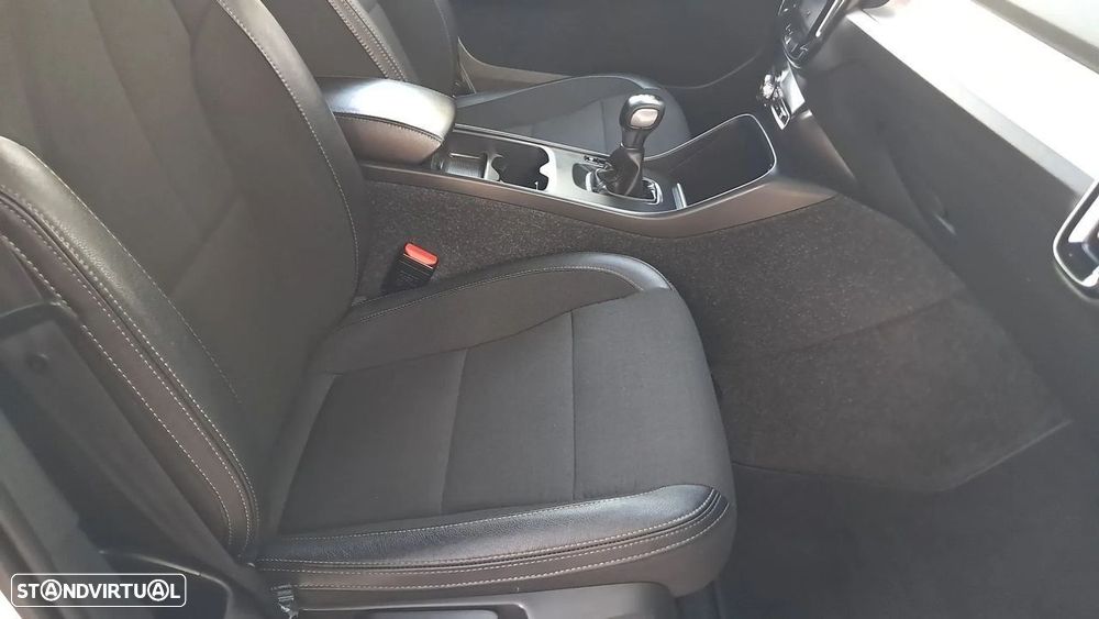 Volvo XC 40 2.0 D3 Momentum Plus - 52