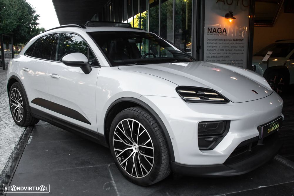 Porsche Macan Electric 4 - 12
