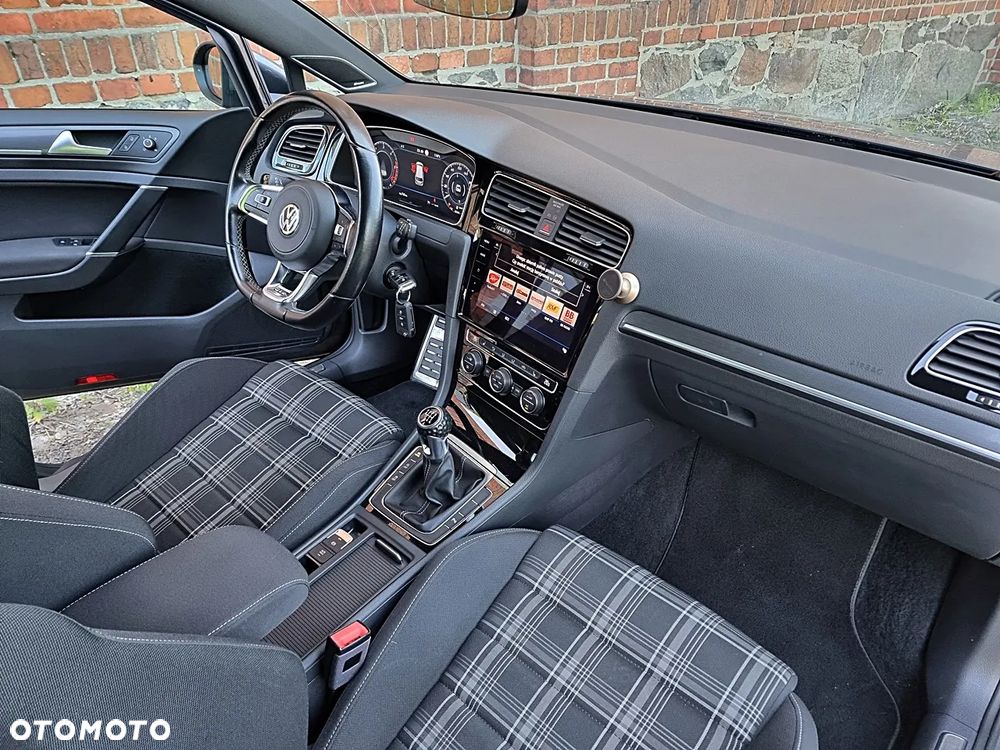 Volkswagen Golf - 18