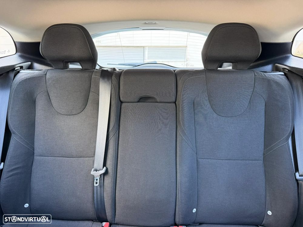 Volvo V40 Cross Country 2.0 D2 Summum - 18