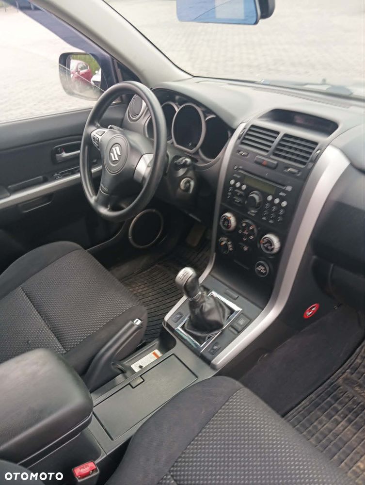 Suzuki Grand Vitara 2.0 - 8