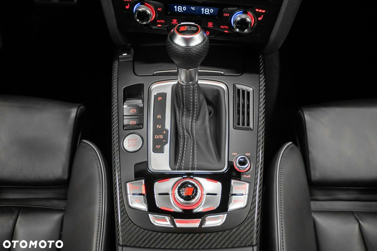 Audi RS4 Avant S tronic - 27