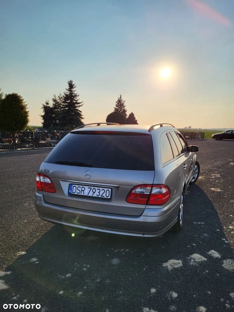 Mercedes-Benz Klasa E 320 T Classic - 5