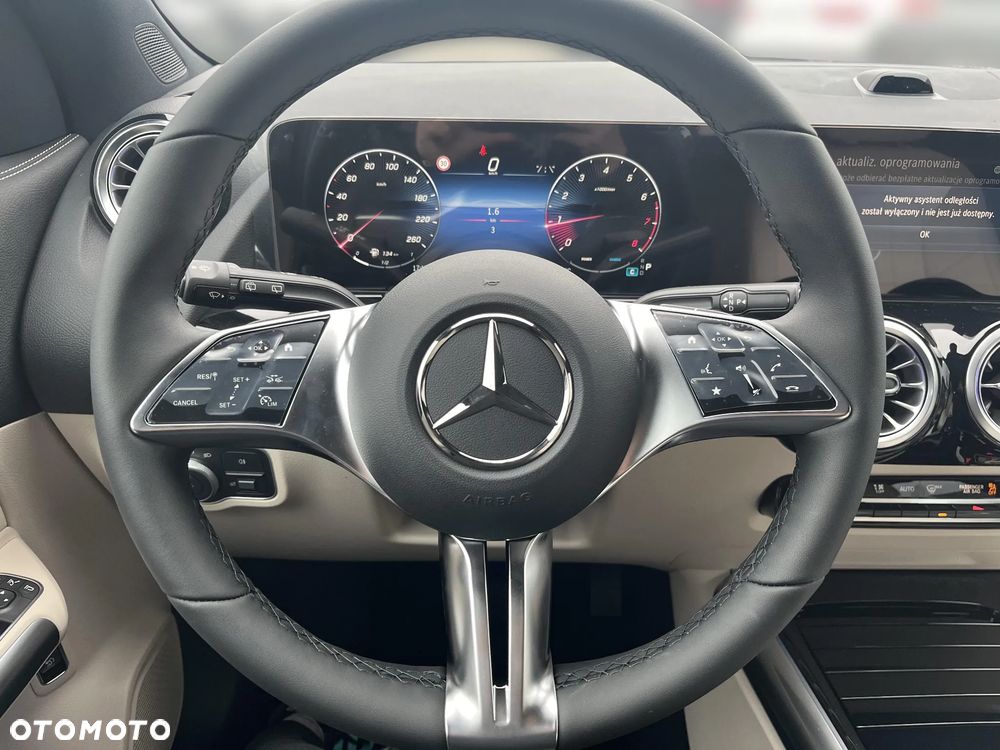 Mercedes-Benz GLA - 16