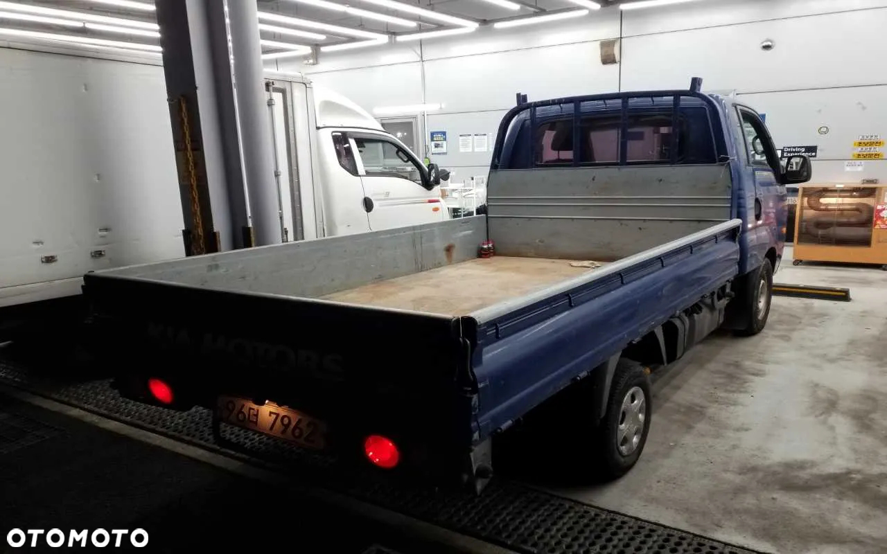 Kia K2500 Bongo 3 - 4