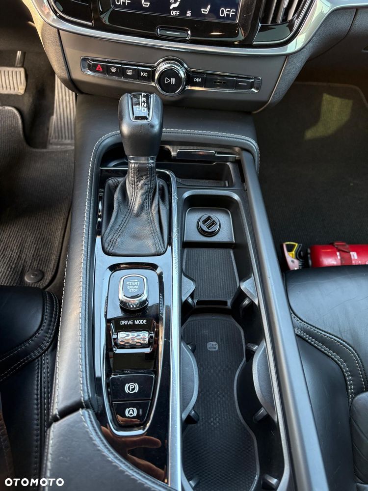 Volvo V90 D4 AWD Geartronic Momentum Pro - 12