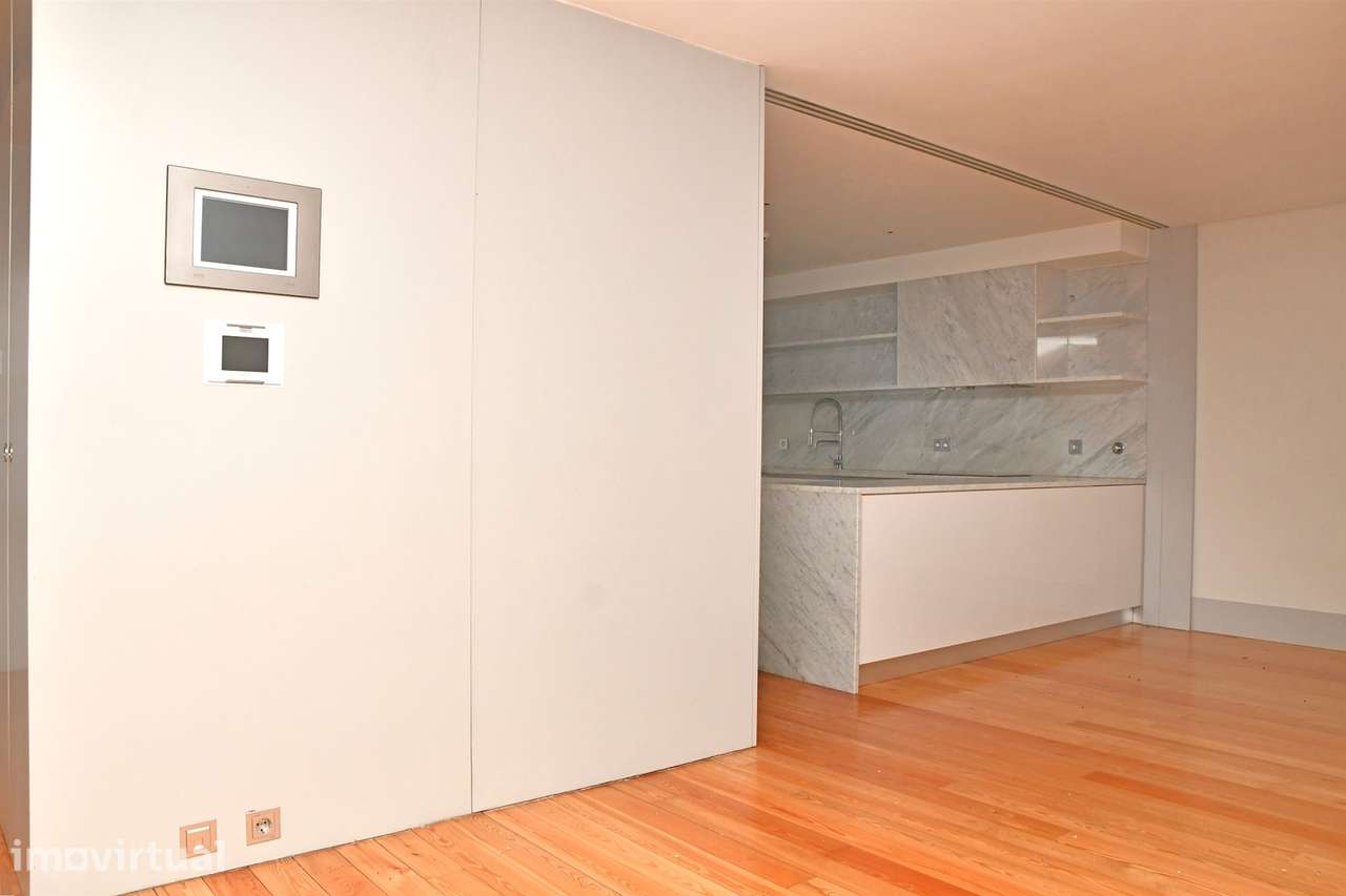 Moradia com 4 Suites jardim e piscina na Foz - Grande imagem: 4/60