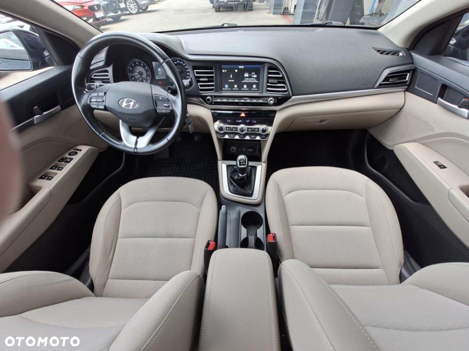 Hyundai Elantra - 15