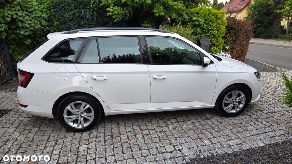 Skoda Fabia 1.0 Style Color - 4