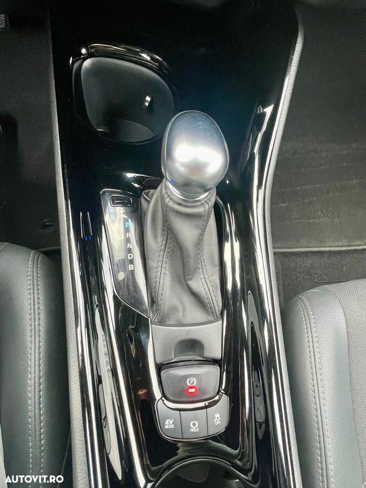 Toyota C-HR - 11