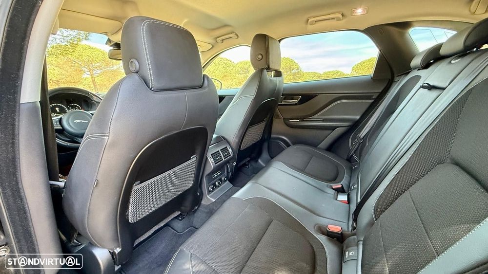 Jaguar F-Pace 25d AWD Aut. R-Sport - 47