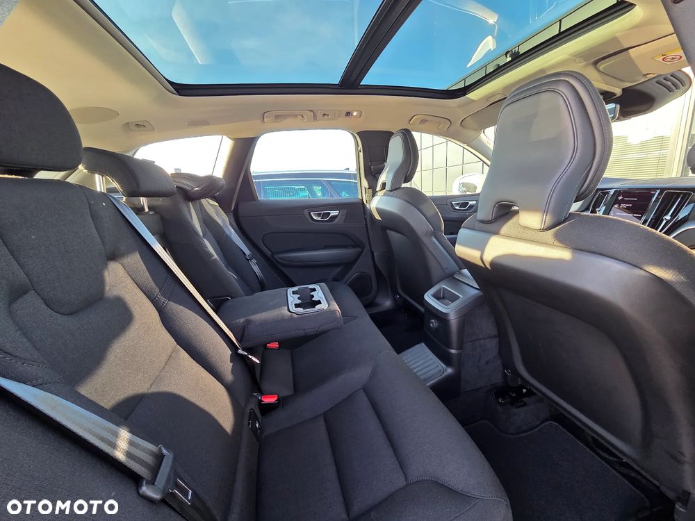 Volvo XC 60 T6 Plug-In Hybrid AWD Essential - 26