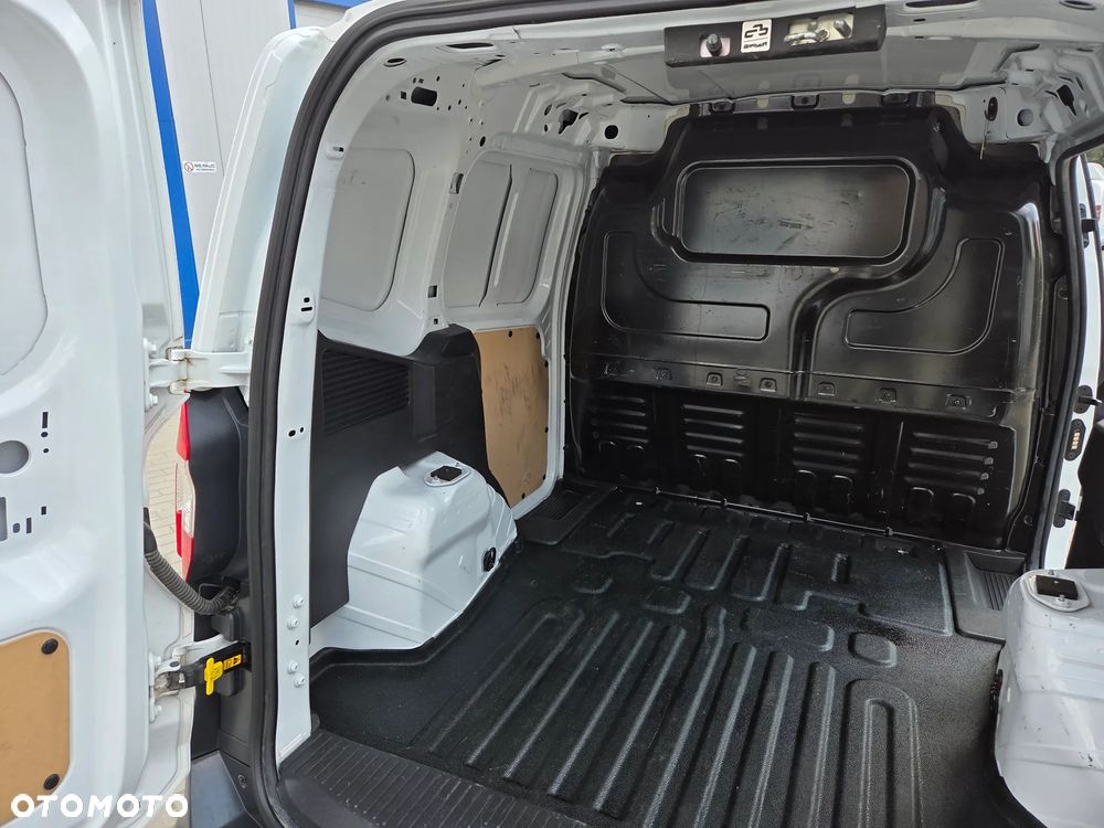 Ford Transit Courier - 17