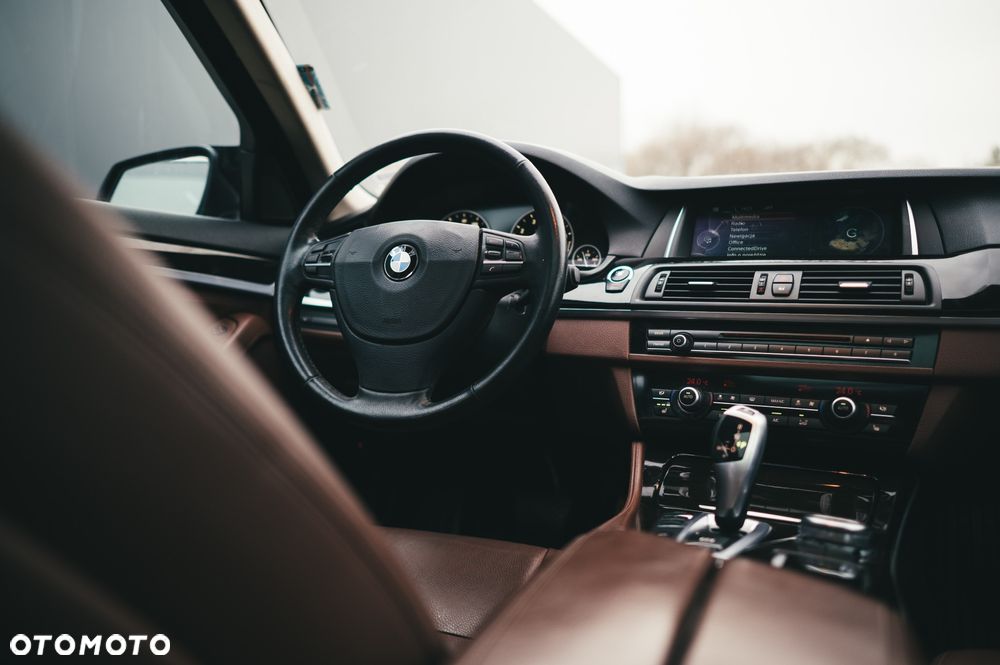BMW Seria 5 535i xDrive Luxury Line - 17