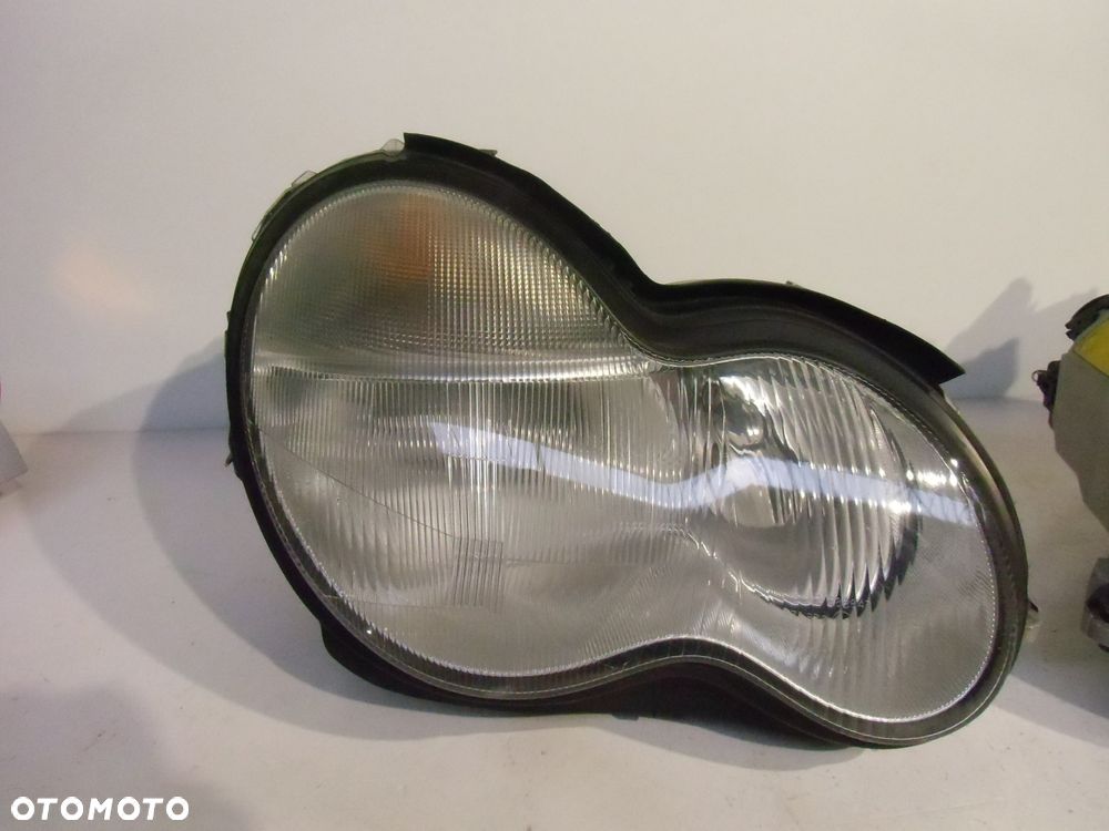 LAMPA LAMPY REFLEKTOR XENON MERCEDES W203 00 - 04'' KOMPLET - 2