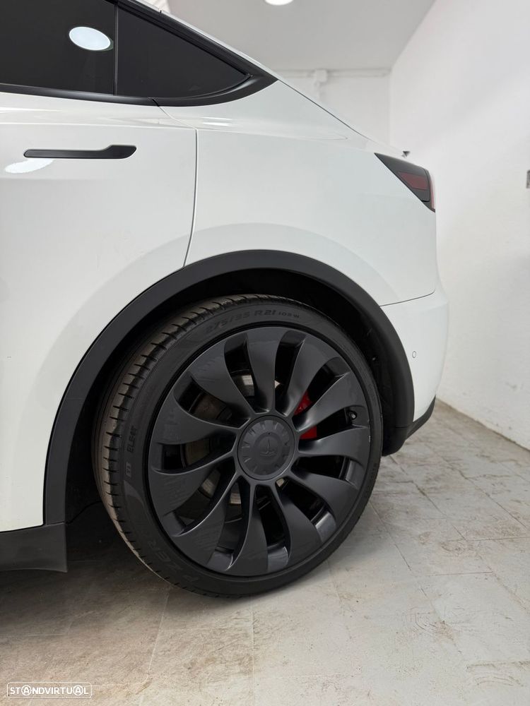 Tesla Model Y Performance Dual Motor AWD - 17
