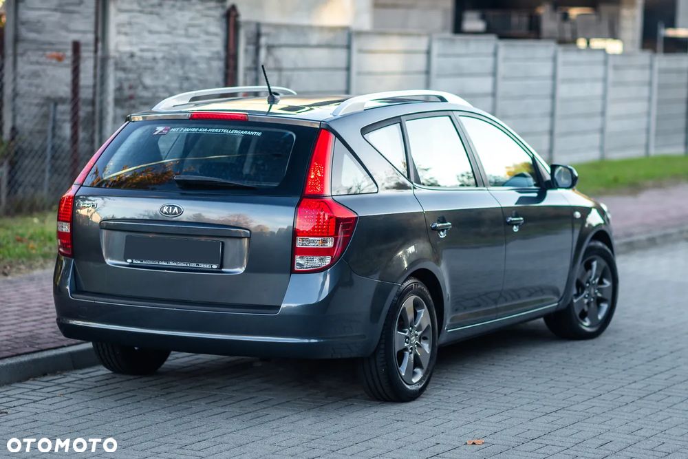 Kia Ceed 2010 photo 3