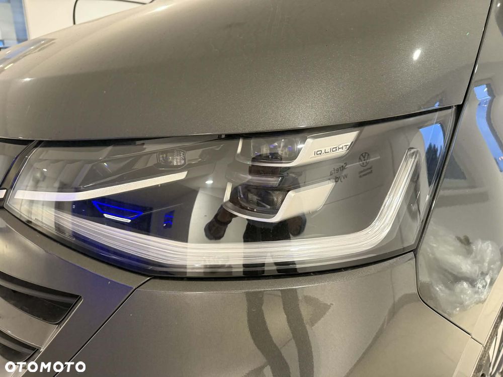 Volkswagen Caravelle - 12