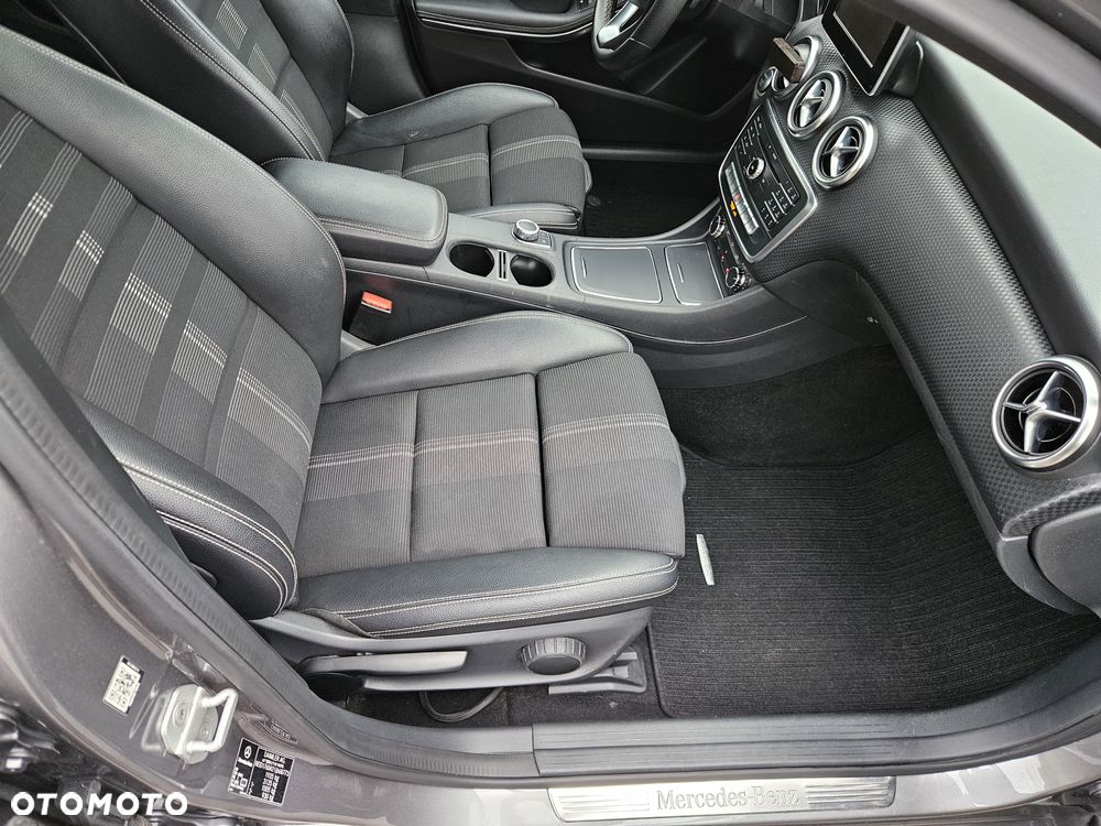 Mercedes-Benz Klasa A 180 7G-DCT StreetStyle - 16
