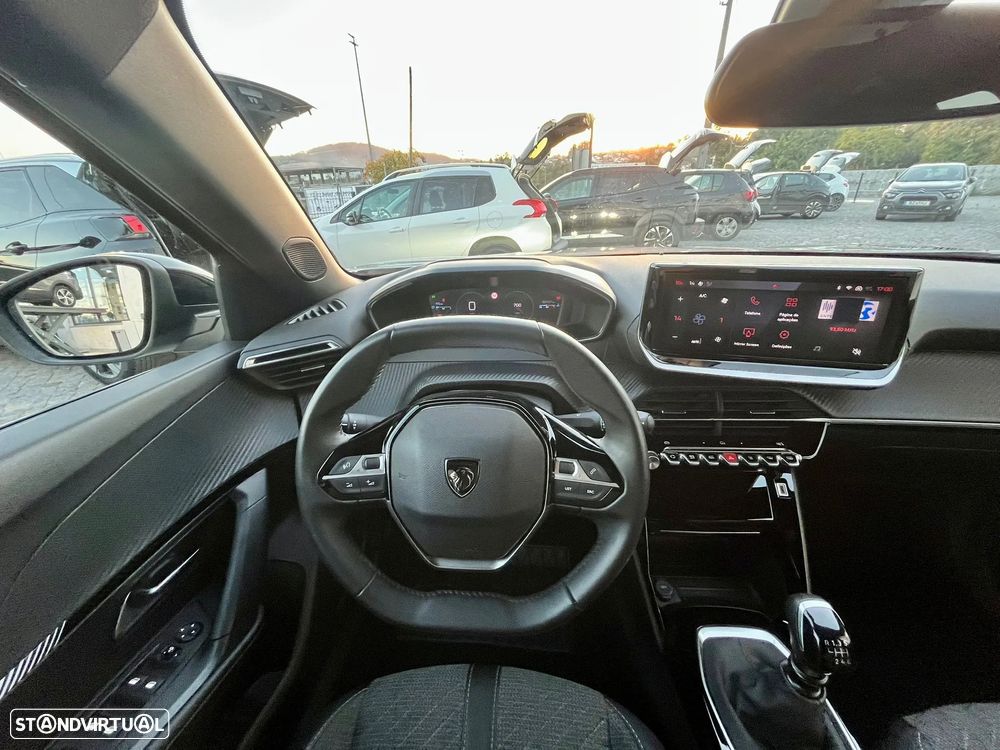 Peugeot 2008 1.2 PureTech Allure - 17