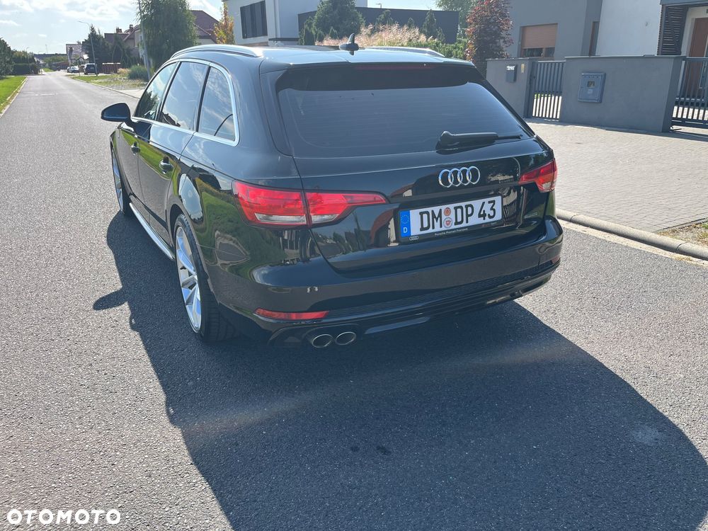 Audi A4 Avant 40 TDI quattro S tronic S line - 4