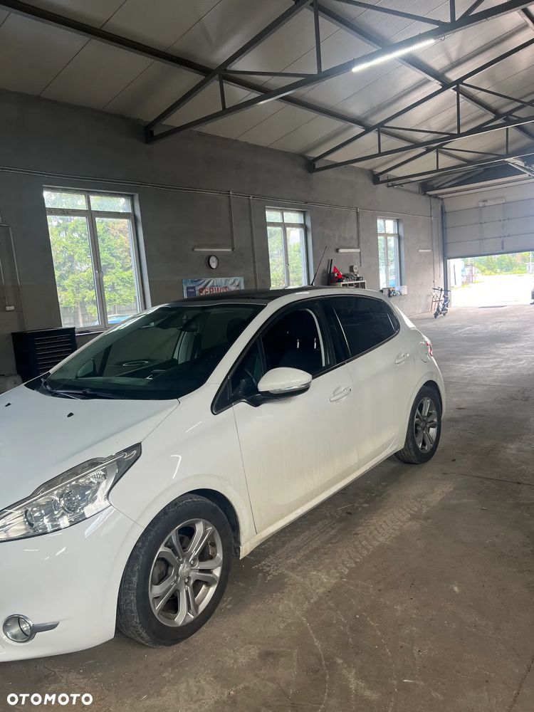 Peugeot 208 - 2