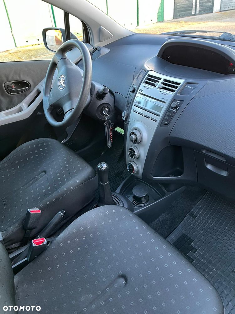 Toyota Yaris 1.3 Terra Gold - 6