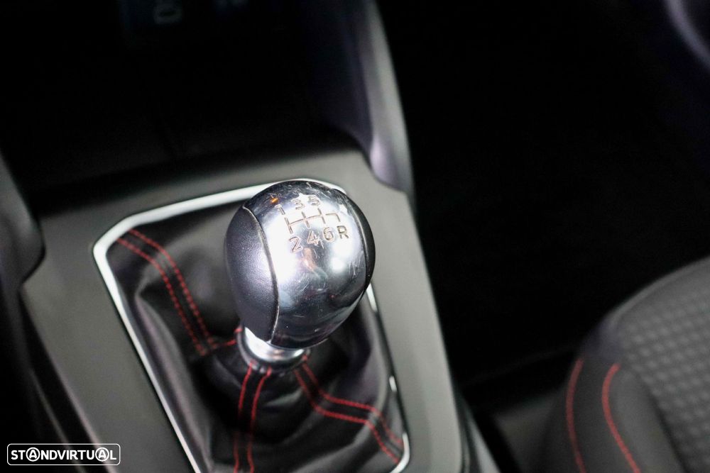 Ford Focus 1.0 EcoBoost MHEV ST-Line - 24