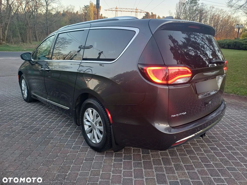 Chrysler Pacifica - 5