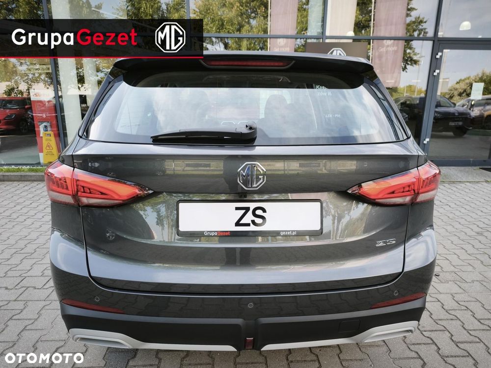 MG ZS - 8