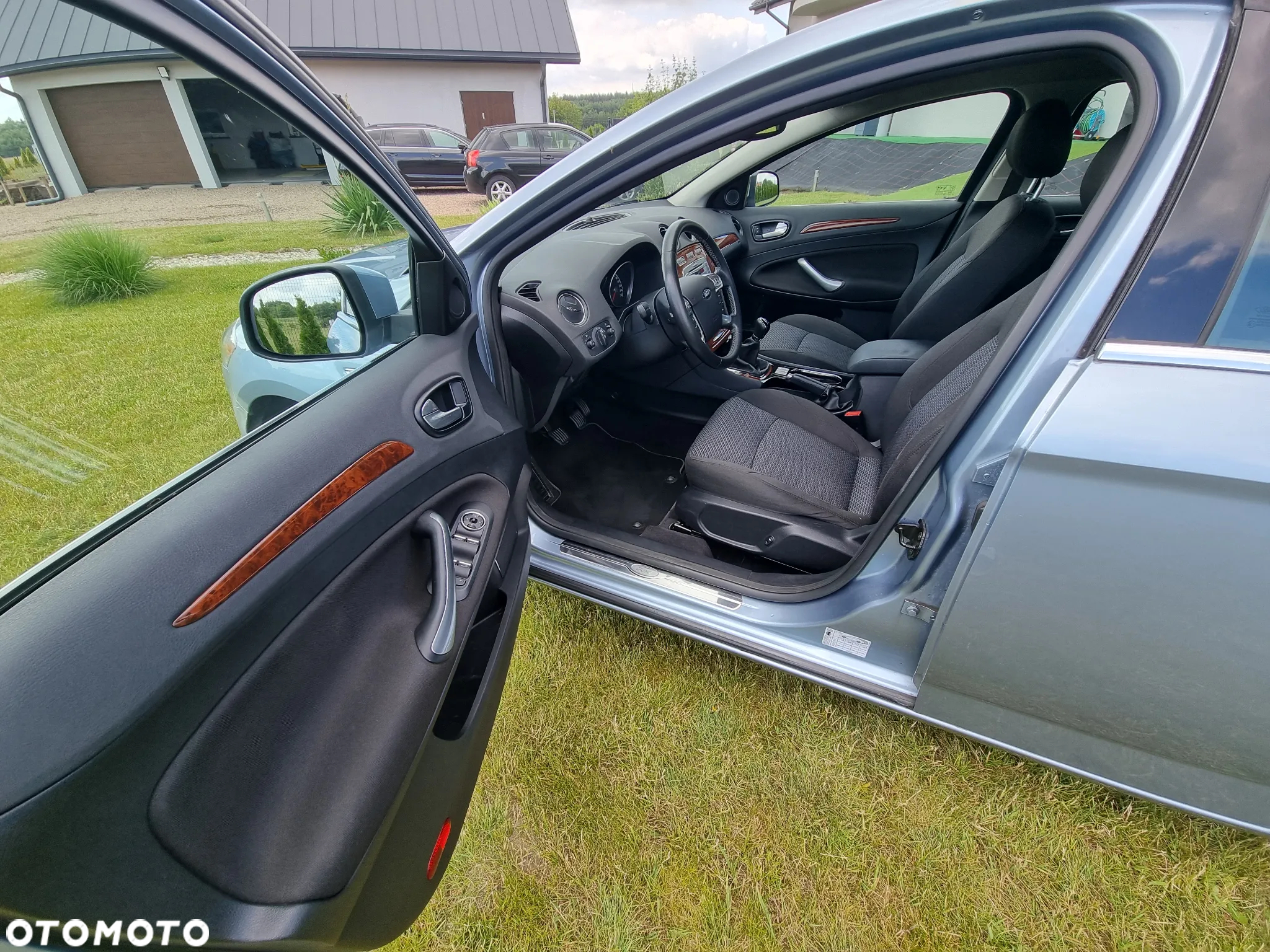 Ford Mondeo 2.0 Ghia - 12