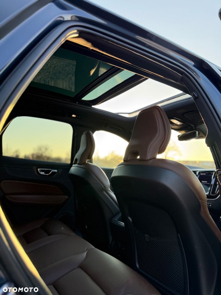 Volvo XC 60 B5 B AWD Plus Dark - 9