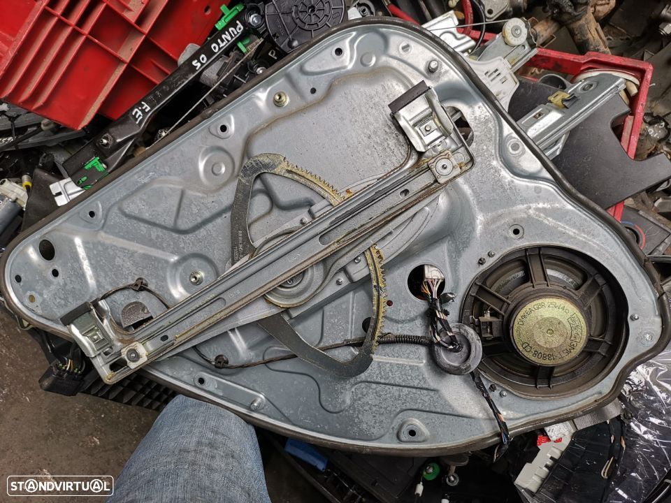 FORD FOCUS II SW 05 ELEVADOR TRAS DTO  E022 - 1