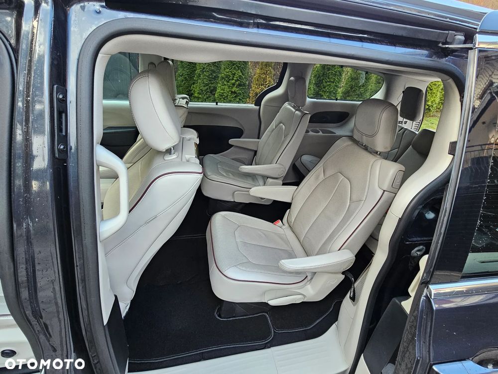 Chrysler Pacifica - 11