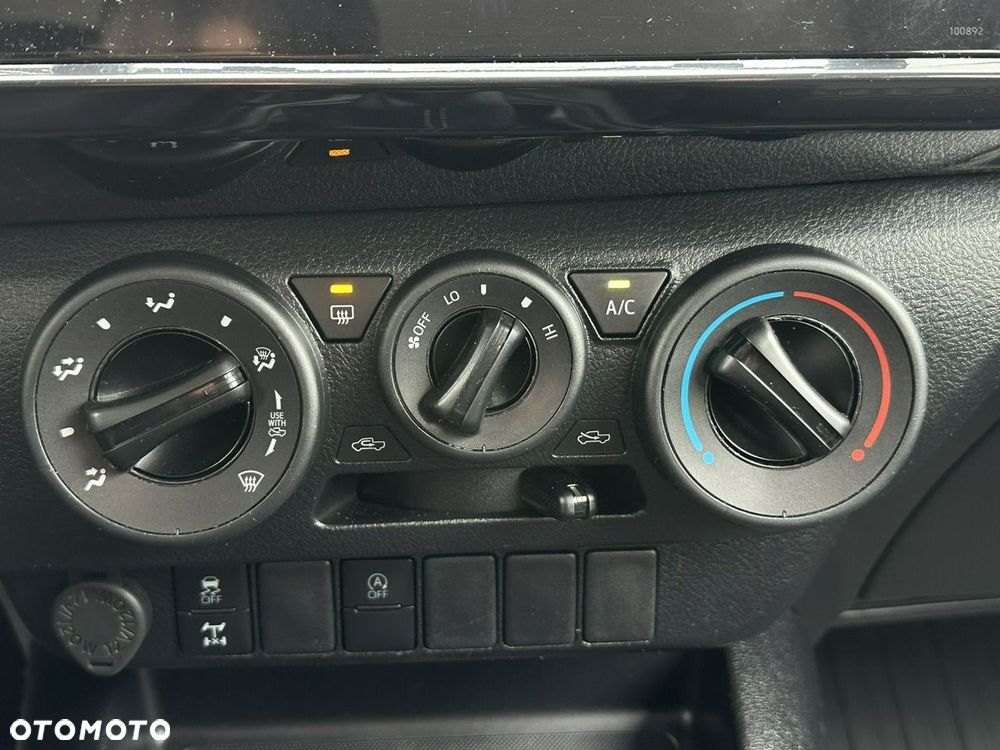 Toyota Hilux 2.4 D-4D Double Cab DLX 4x4 - 29