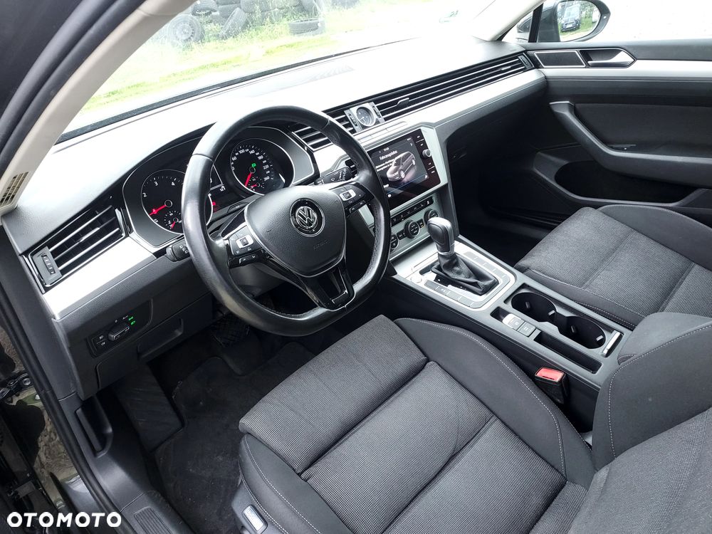 Volkswagen Passat - 14