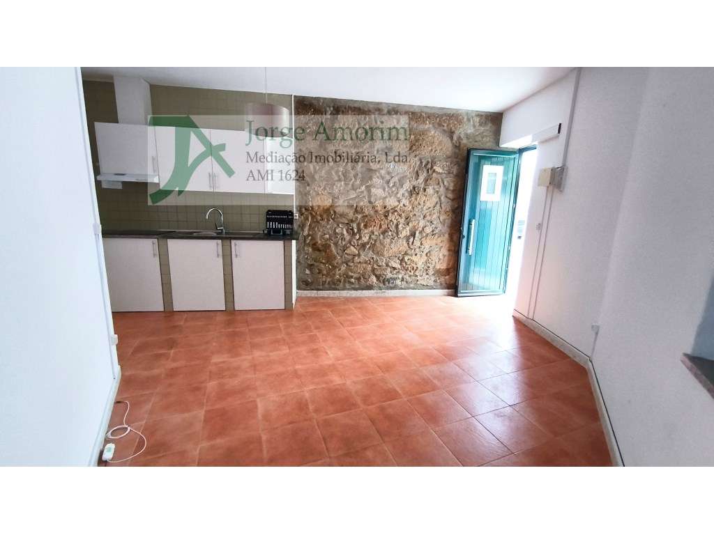 CasaT1 independente. Renovada. Junto ao Arrábida shopping. transpor... - Grande imagem: 2/11