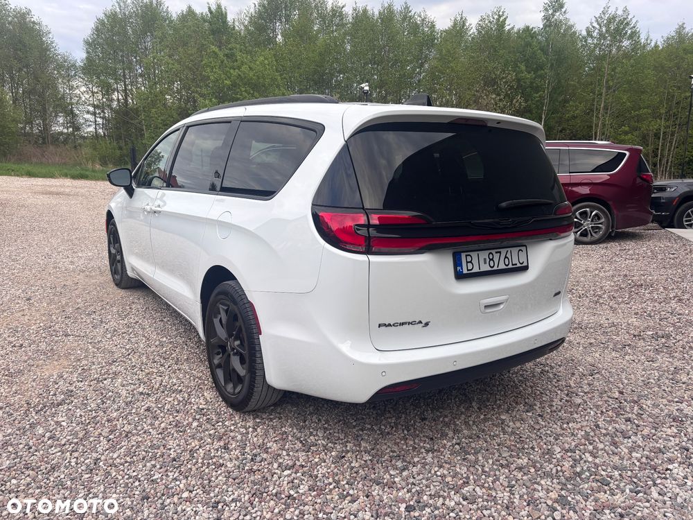 Chrysler Pacifica - 6