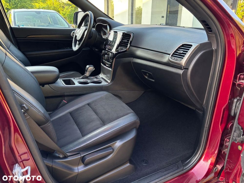 Jeep Grand Cherokee - 34