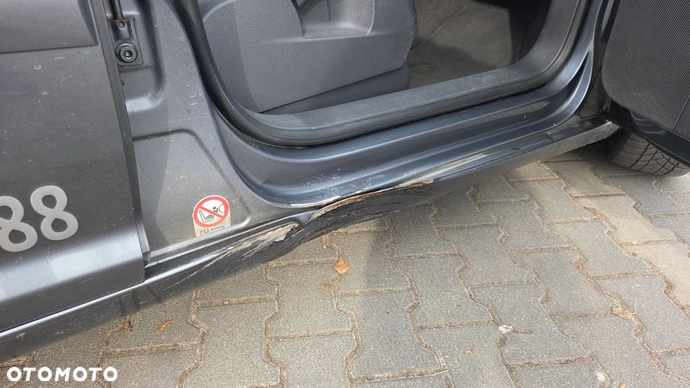 Volkswagen Touran 2.0 TDI Trendline DSG - 7